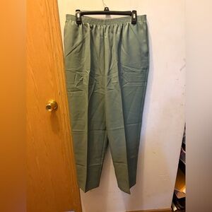 (16) Alfred dunner dress pants